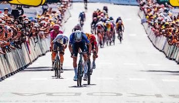 Velký trapas Tour de France. Cyklistické hvězdy místo špíny spaly venku