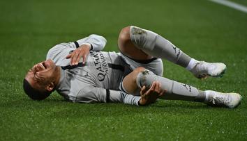 Zápas blbec pro Mbappého. Nedal dvě penalty a poté se zranil. Zmešká Bayern?