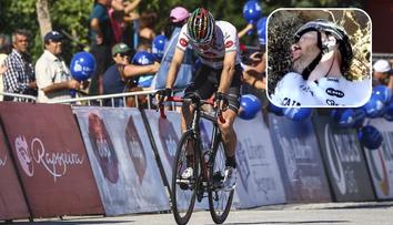 Cyklista si při pádu zlámal kosti, fanoušek se mu vysmál