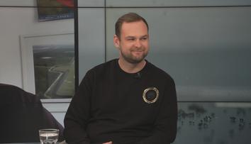 Čím víc peněz týmu v USA přinesete, tím lepší vůz dostanete, říká jezdec NASCAR
