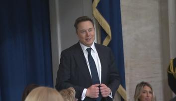 Musk omezil Ukrajině využití Starlinku nad Ruskem. Kyjev plánuje vlastní satelity