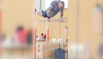 Silák z Aruby překonal rekord na bradlech. V puse udržel přes 90 kilogramů