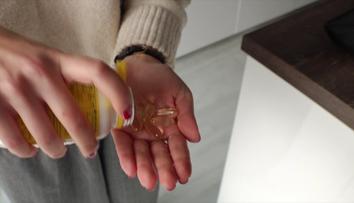 Řešení nespavosti nejhorším způsobem. Odborníci varují před časovanou bombou