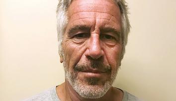 Epstein si měl psát i s členkou královské rodiny. Hluboce toho lituji, přiznala