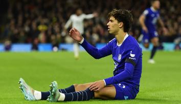 Nešťastná premiéra pro Félixe. Po drsném faulu byl vyloučen a Chelsea prohrála