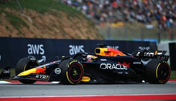 Verstappen vyhrál i v Barceloně. Russellovi nepomohl ani výborný start