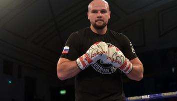 Boxer uspal parťáka. Za tvrdý knockout sklízí vlnu kritiky