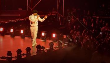 Vyhrál Slavíka a vyprodal O2 arenu. Calin předvedl energickou show