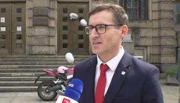 Pozor na odbočování. Za bezohlednost nově platí vyšší tresty, popsal expert