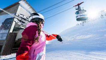 Fenomén skialpinismus: proč se lidé dobrovolně dřou do kopce?