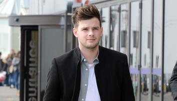Hvězda pěvecké show je na dně. V den svatby hudebníkovi zemřela snoubenka