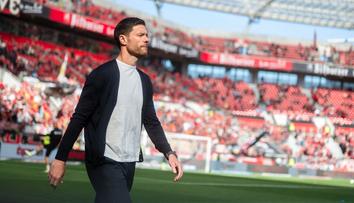 Real, nebo Liverpool? Hložkův trenér má jasně vyšlapanou cestu