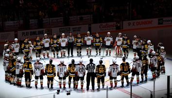 V Pittsburghu uctili památku Adama Johnsona, fanoušci tleskali vestoje