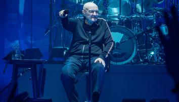 Poslední show Phila Collinse. Legenda kapely Genesis už neudrží v rukou paličky