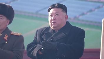 Kim Čong-un zahájil výstavbu nových domů. Ceremoniál odstartoval explozí