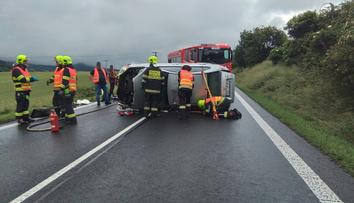 Hasiči informovali o nehodě. Omylem zveřejnili i lechtivou fotku neznámé ženy