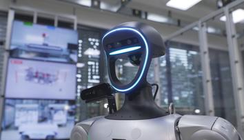 Vysoká škola v Ostravě má robota jako ze sci-fi filmu. Pomáhá na výrobní lince