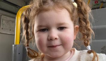 Amélie (4) snědla kuřecí maso. O chvíli později bojovala o život