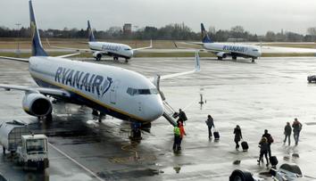 Ryanair mění pravidla pro rodiny. Ruší poplatek, který cestující štval