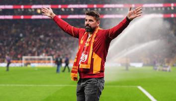 Legenda je zpátky. Baroš se vrátil do Galatasaraye a dočkal se hlasitých ovací
