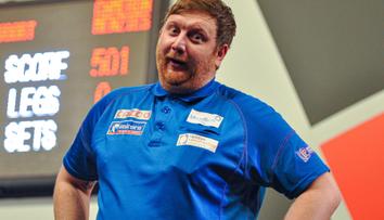 Šipkař na Grand Slam of Darts postoupil, ale vrací se domů. Musí dělat instalatéra