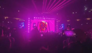 VIDEO: Prahu rozzářila show legendárních depešáků. Na pódiu to pořádně rozjeli