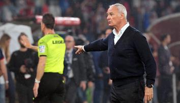 Slavný kouč v slzách. Ranieri dotáhl Cagliari do Serie A. Postup slaví potřetí