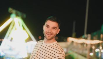 NCOZ stíhá skupinu kvůli obchodu s lidmi. Zapleten má být i youtuber Kajumi