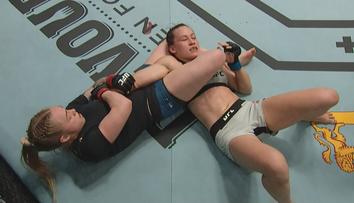Milionová sázka i gratulace od Rondy Rousey! To byl UFC debut Hansenové