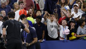 Bolestivá lekce pokory. Zloděj čepice na US Open se vyjádřil, chlapci ji vrátil