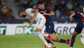 Real v gólové přestřelce neuspěl, Atlético vyhrálo díky chybě brankáře
