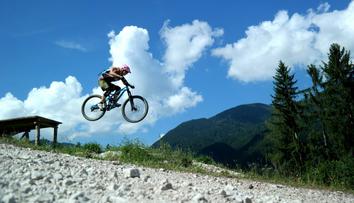 S kolem do Slovinska: Kranjska Gora nabízí sjezdy i krásné jezero