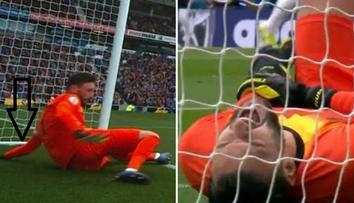 Ošklivé zranění brankáře Tottenhamu! Při zápase si vykloubil loket. VIDEO