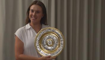 Návrat tenisové královny. Nosková po triumfu na Wimbledonu zamíří na svatbu