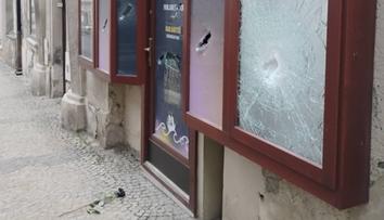 Dopadli jsme podezřelého z útoku na Bartošovu kancelář, hlásí policie