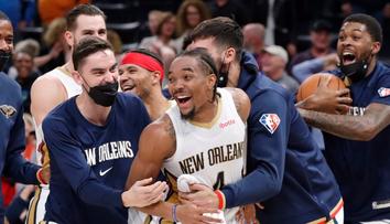 Pelicans vyhráli nevídaným košem přes celé hřiště, bodoval i Satoranský
