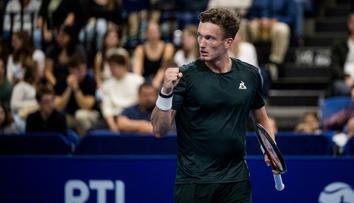 Lehečka jde v Bělehradě dál. S bývalým vítězem US Open neztratil podání