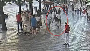Na kolemjdoucího zaútočil muž v centru Prahy. Hledá ho policie