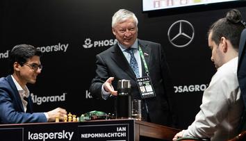 Ruku ti nepodám, pochopila legenda. Šachy se hrají bez roušek a rukavic