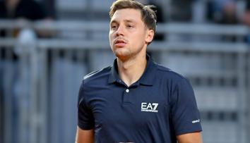 Tenista šel opět přes své limity. Na kurtu se pozvracel a krátce poté vyhrál