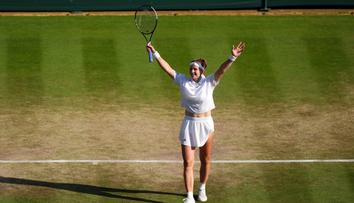 Muchová si zahraje o finále Wimbledonu. Bývalou jedničku zdolala ve dvou setech
