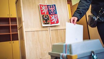 ON-LINE: Boj o zastupitelstva a Senát začíná. Volební místnosti se otevřely