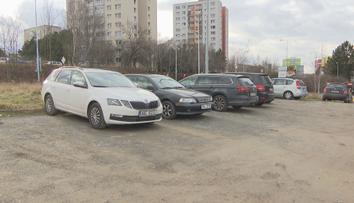 Spousta lidí neparkuje správně. Mladou ženu to stálo život