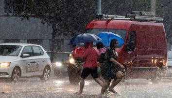 Bouřky jsou silnější, než se čekalo. Meteorologové zpřísnili výstrahu
