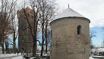 Kde je naše růžové křeslo, zlobí se Poláci. Atrakci ze zámku někdo prostě odnesl do Česka
