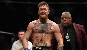 McGregor plivl do tváře fanouškovi rivala. Pak se mu vysmál