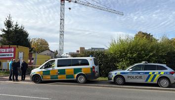 Policie vyloučila vraždu. Muž na staveništi v Praze zemřel za nejasných okolností