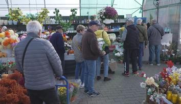 Češi vzali Polsko útokem. Lákaly je tam otevřené obchody a nízké ceny