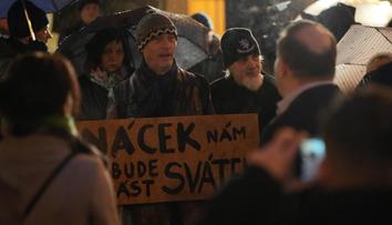 Česko si připomnělo 17. listopad. Babiše i Turka na Národní třídě vypískali