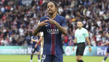Kouč PSG slavil se zlomenou klíční kostí. Šulc s Karabcem schytali těžkou prohru